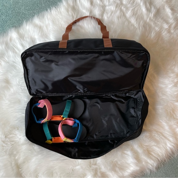 NWT - DSW Weekender - Picture 14 of 16